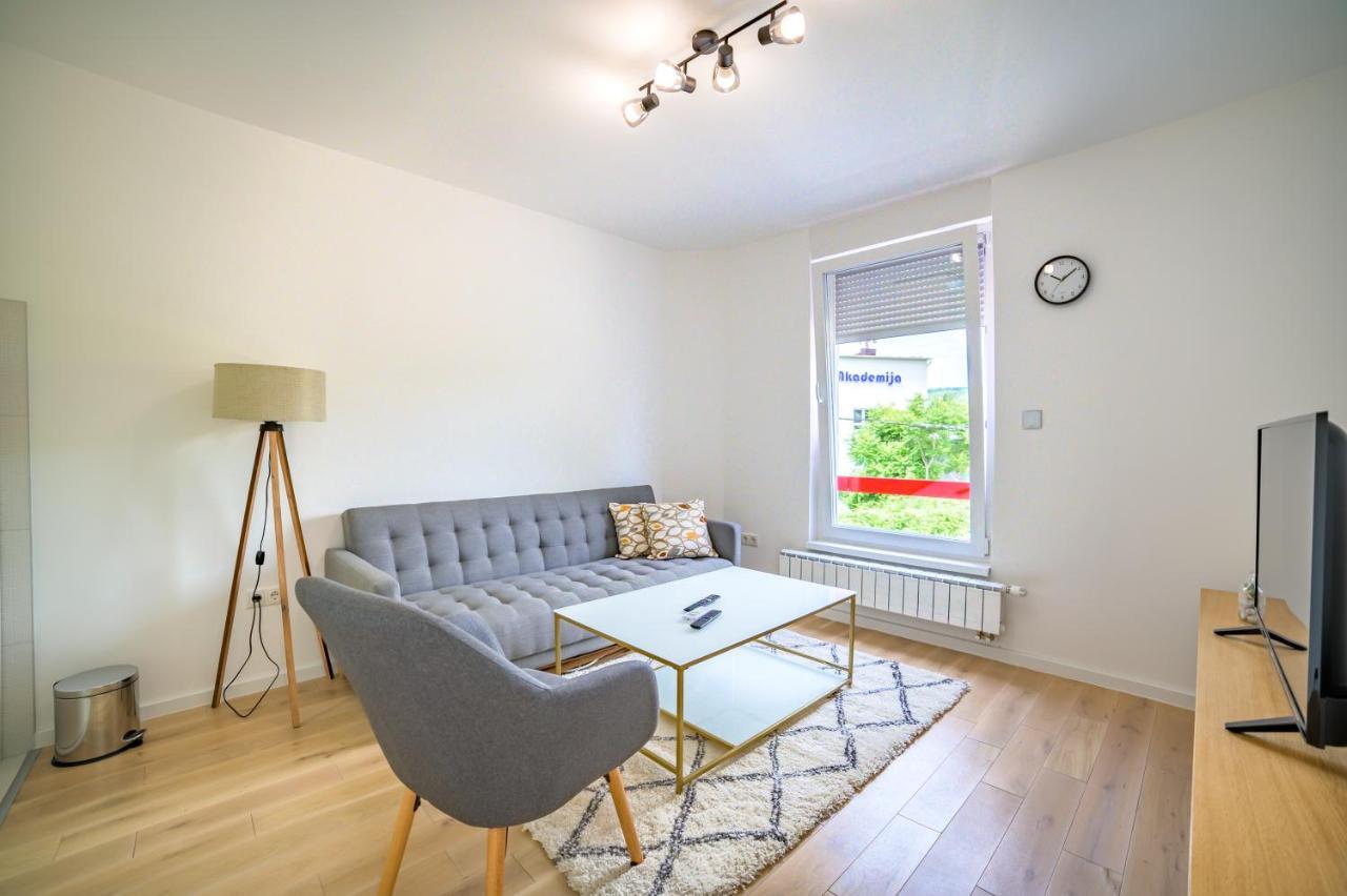 Sun Square Apartments 투즐라 외부 사진