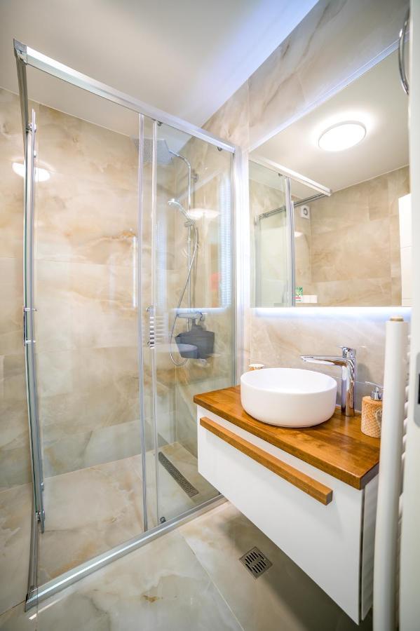 Sun Square Apartments 투즐라 외부 사진