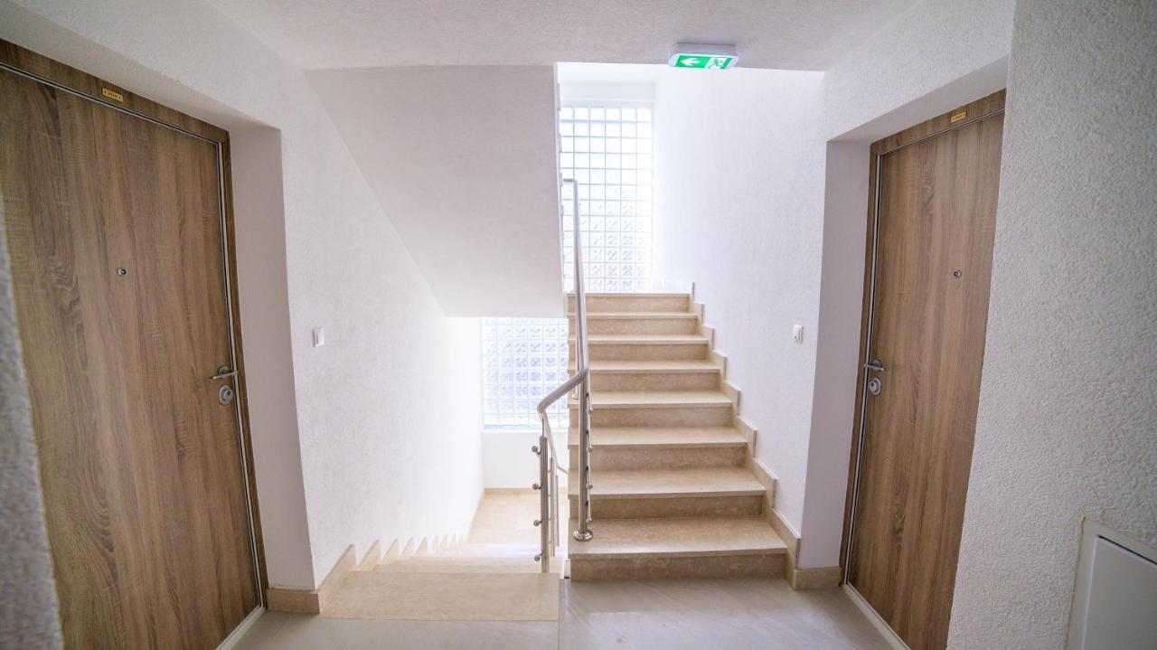 Sun Square Apartments 투즐라 외부 사진