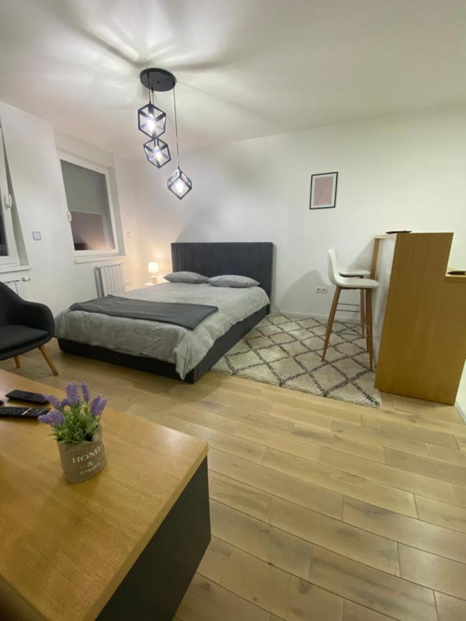 Sun Square Apartments 투즐라 외부 사진